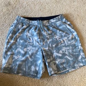 Lululemon Channel Cross shorts